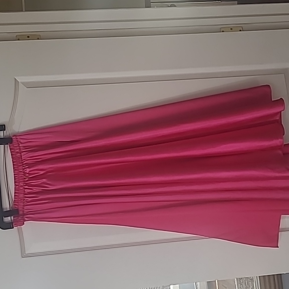 Elastic waist hot pink sateen style skirt - Picture 5 of 9